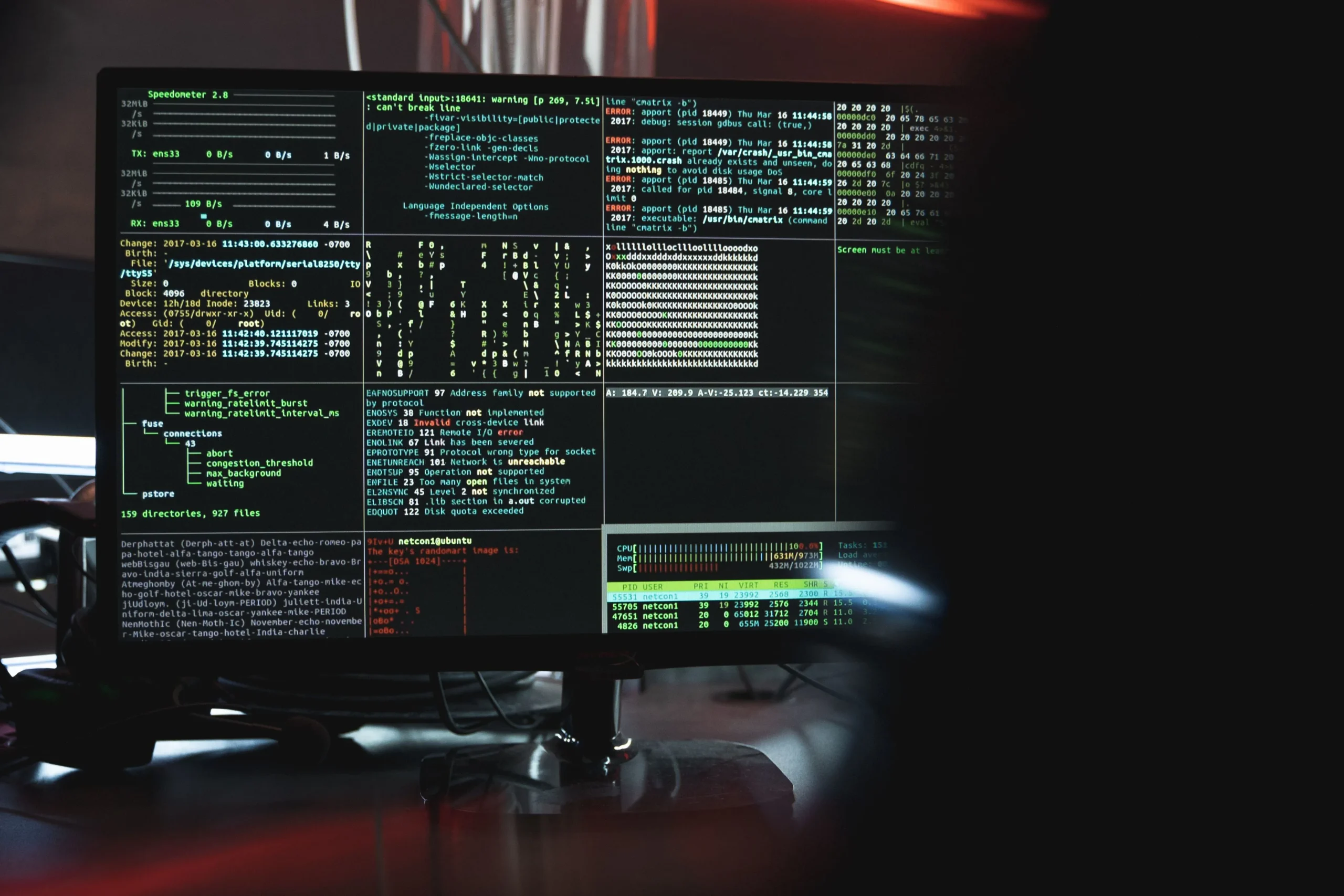 Un écran d'ordinateur affichant de multiples fenêtres de terminaux remplies de lignes de code et de données système, vu derrière la silhouette floue d'une personne.